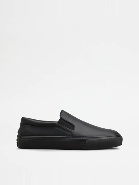 Tod's SLIP-ONS IN LEATHER - BLACK