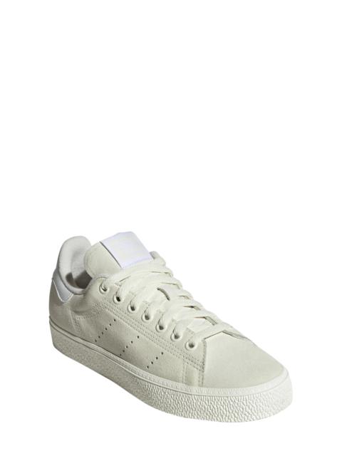 Stan Smith Sneaker in Ivory/White/Core White