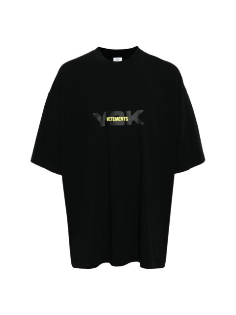 VETEMENTS logo-print cotton T-shirt