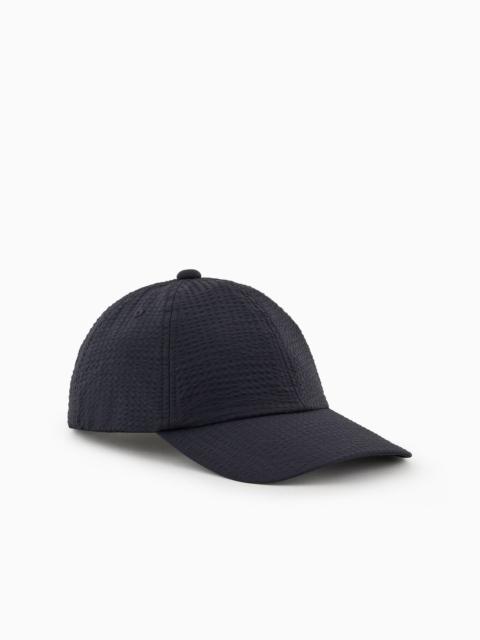 Baseball cap in technical seersucker fabric