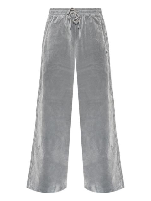 adidas three-stripe JW7331 track pants