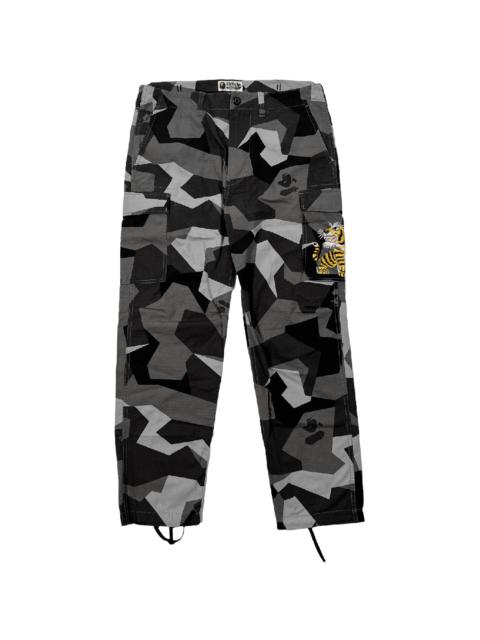 A BATHING APE® Side Tiger Patch Cargo Pants "Camo Grey" BSTCPGC