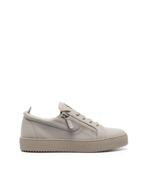 Frankie low-top leather sneakers