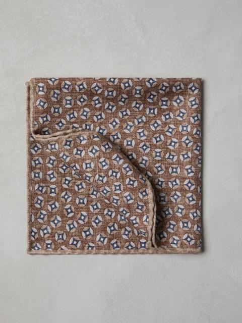 Silk pocket square with pattern