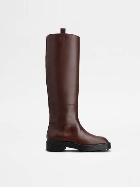 Tod's BOOTS IN LEATHER - BURGUNDY