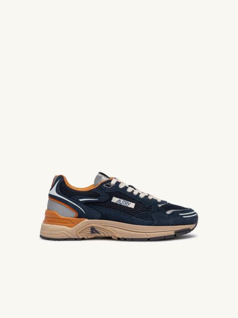 AUTRY HYPERWAY SNEAKERS IN MIDNIGHT AND TOMATO CREAM SUEDE AND MESH