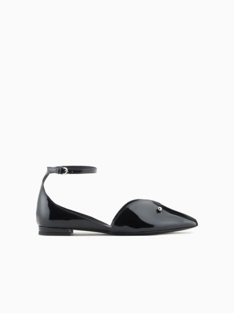 Patent-leather pointed-toe ballerinas with a strap and piercing