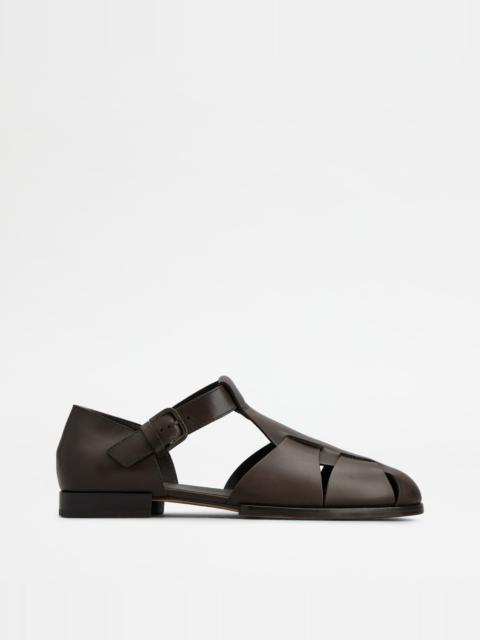 Tod's SANDALS IN LEATHER - BROWN