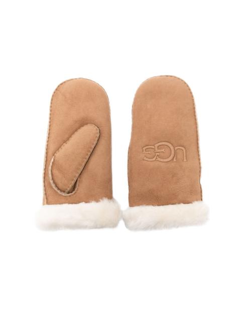 UGG embroidered-logo shearling mittens