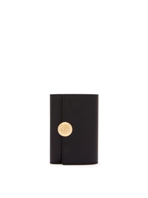 Loewe Pebble small vertical wallet in shiny nappa calfskin