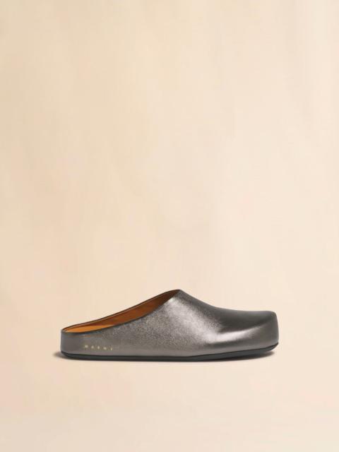 DARK SILVER LEATHER FUSSBETT SABOT