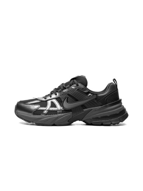 Nike V2K Run "Black Dark Smoke Grey" HJ4497 001