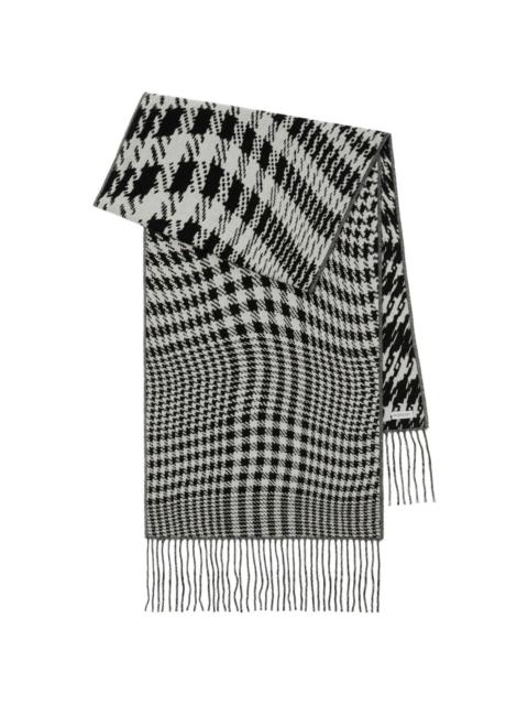 Warped houndstooth scarf