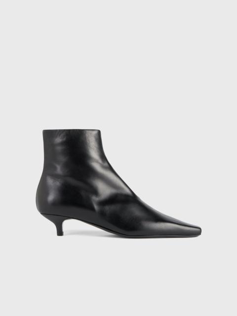 Totême The Slim Ankle Boot black