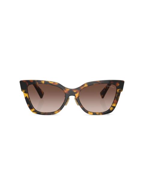 cat-eye frame sunglasses