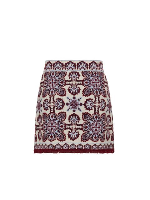 Cara Cara Lindy Skirt
This Simple Knit Silhouette Features An Ornate Print