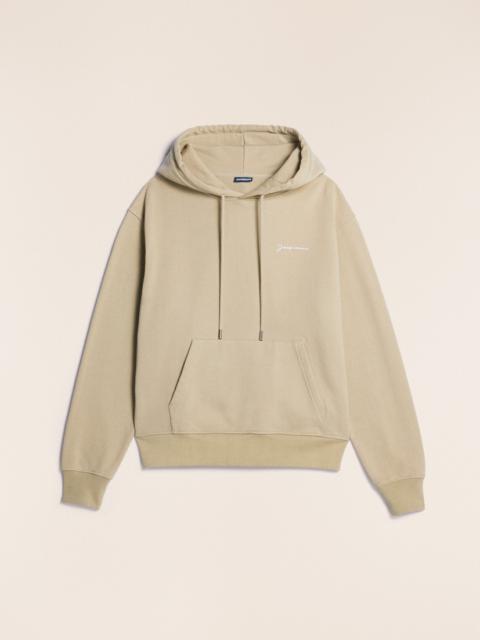 Le sweatshirt brodé