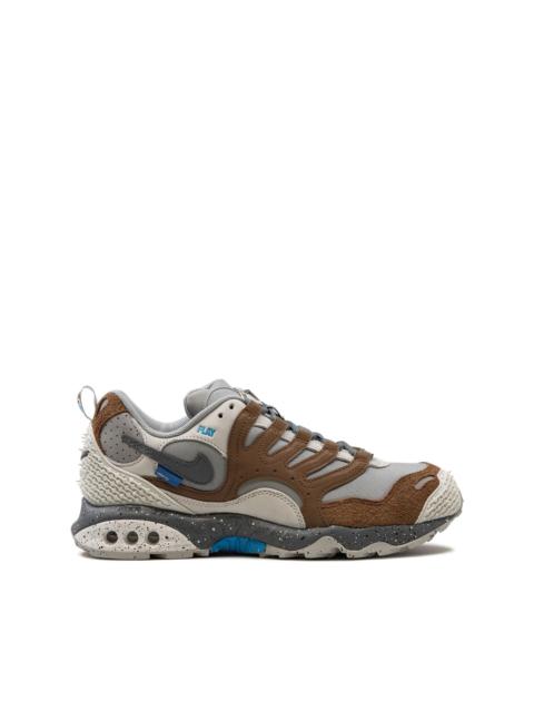 x UNDEFEATED Air Terra Humara "Archaeo Brown" sneakers