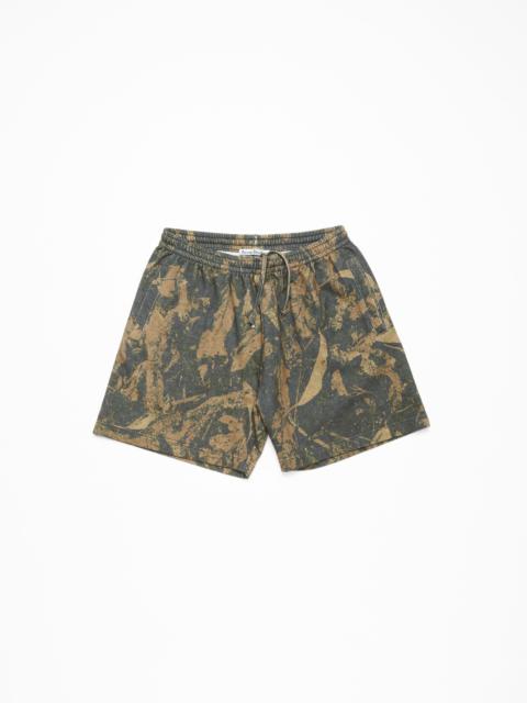 Acne Studios Printed fleece shorts - Mud brown camo