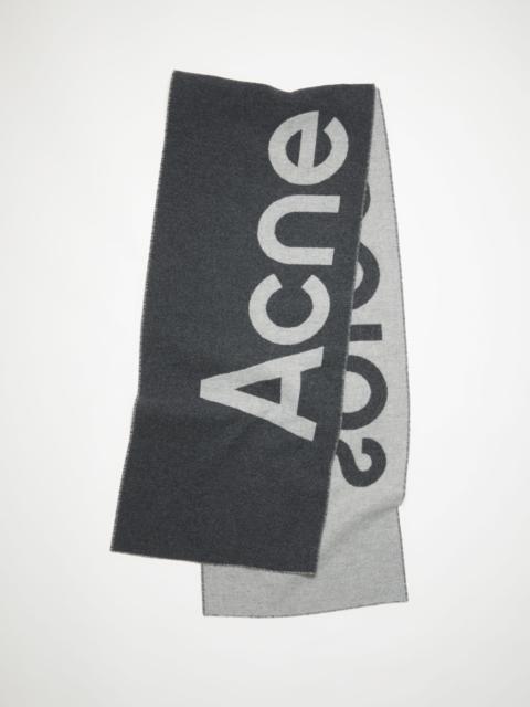 Acne Studios Logo jacquard scarf - Narrow - Grey/light grey