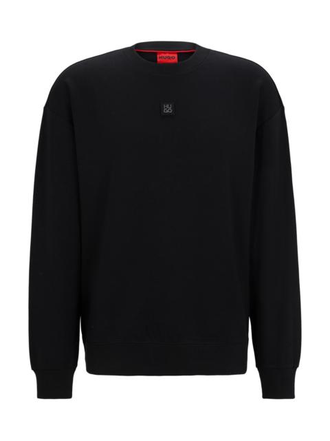 HUGO STRETCH-COTTON REGULAR-FIT SWEATSHIRT STACKED 로고