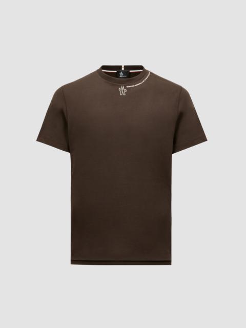 MONCLER GRENOBLE 2023/24秋冬新作 刺繍ロゴパッチ付き Tシャツ MONCLER 2023/24秋冬新作 ハートモチーフロゴパッチ付きTシャツ