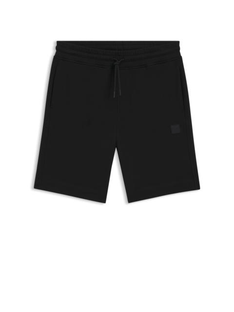 BOSS COTTON-TERRY REGULAR-FIT SHORTS 와 로고 BADGE