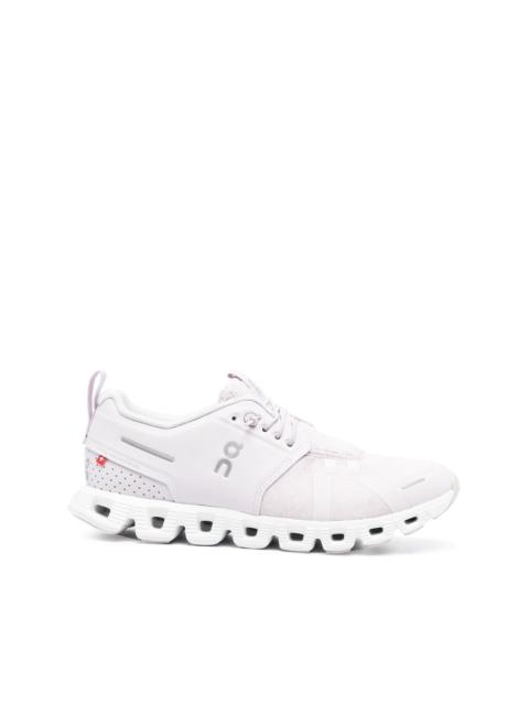 On 옆 로고 인쇄 세부사항 sneakers