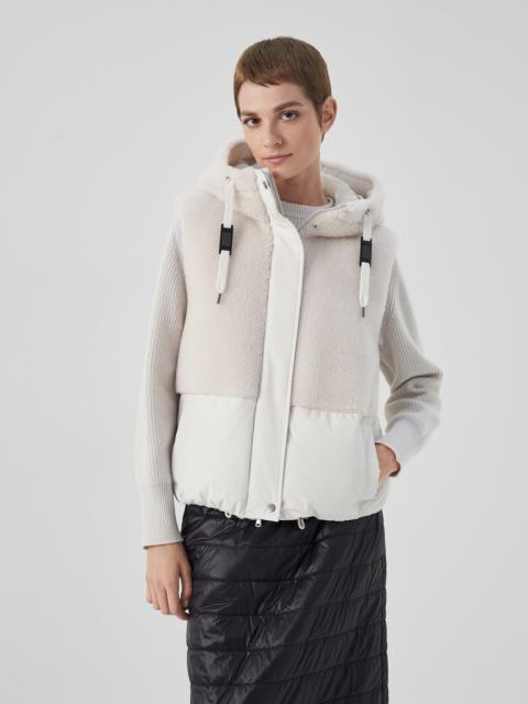 Virgin wool and cashmere fleecy panelled down vest with hood and monili