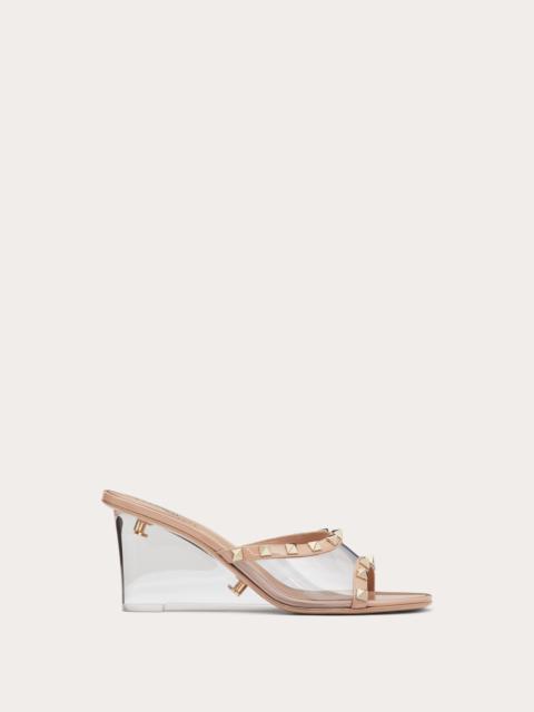ROCKSTUD SLIDE SANDAL IN TRANSPARENT POLYMER MATERIAL WITH 75 MM PLEXI WEDGE