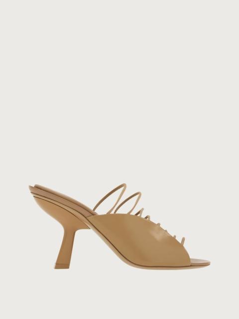 FERRAGAMO SHAPED HEEL과 함께 오픈