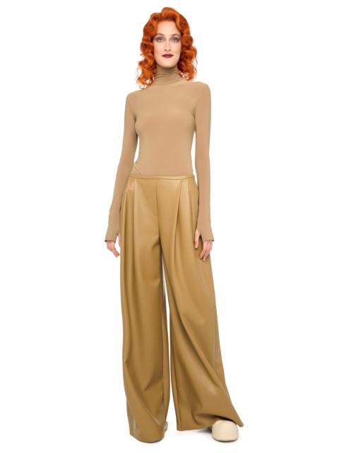 NORMA KAMALI SLIM FIT LONG SLEEVE TURTLE TOP
