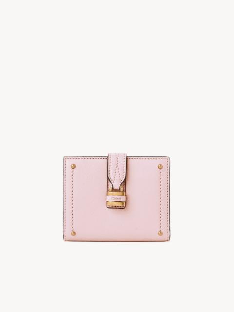 Chloé PADDINGTON SQUARE WALLET IN GRAINED LEATHER