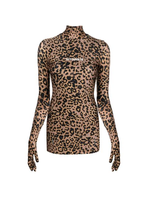 leopard-print glove-sleeves minidress