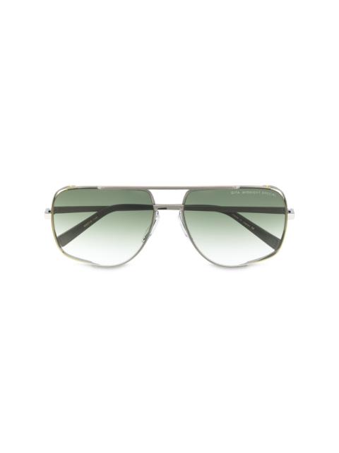 gradient pilot-style sunglasses
