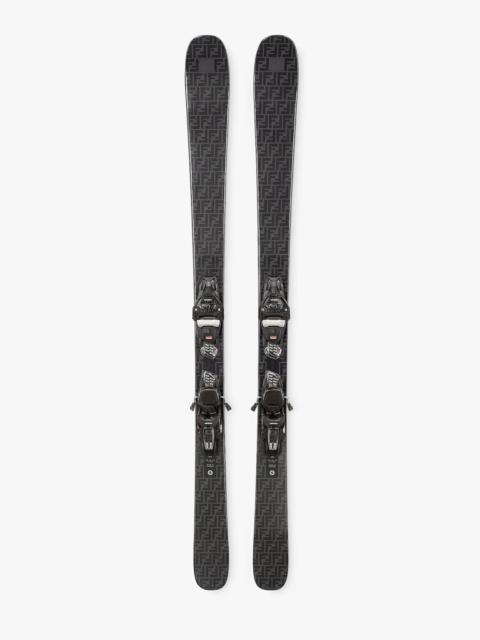 Black skis