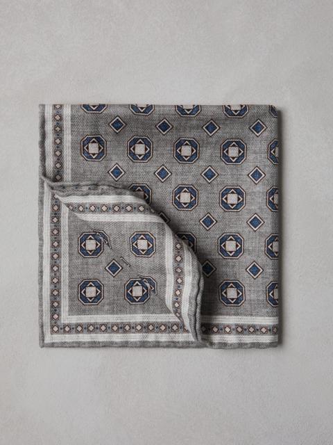 Double face silk pocket square with geometric pattern