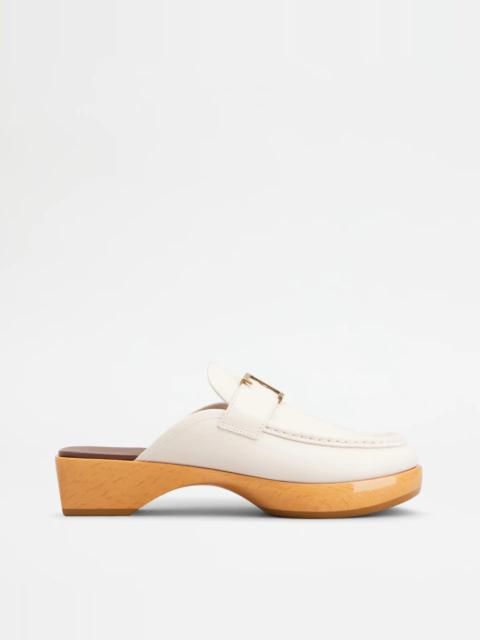 MULES IN LEATHER - WHITE