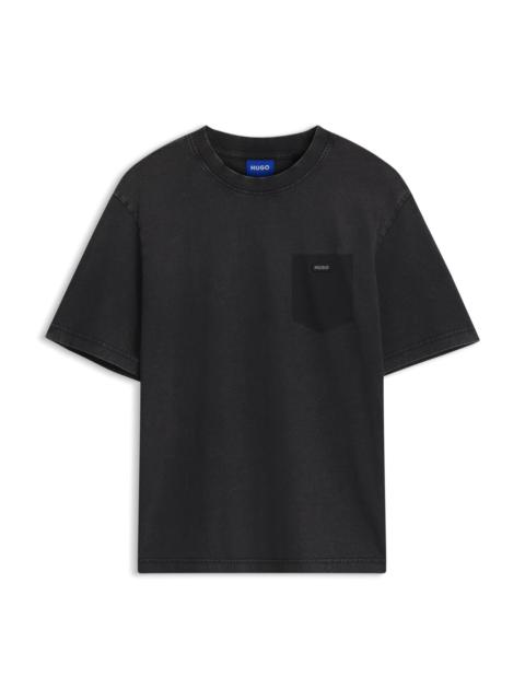 HUGO REGULAR-FIT T-SHIRT IN WASHED COTTON WITH LOGO BADGE
