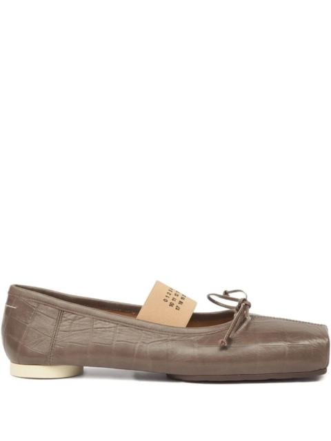 MM6 Maison Margiela Introducing the BALLET SHOES by MM6, an exquisite addition to the Ballerinas category. Crafted from 