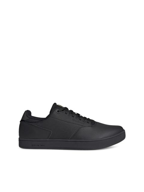 adidas Five Ten District 클립 "블랙"스니커