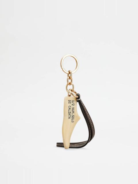 SHOE-SHAPED PENDANT IN LEATHER - BROWN, OFF WHITE