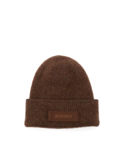 JACQUEMUS logo-patch ribbed beanie hat