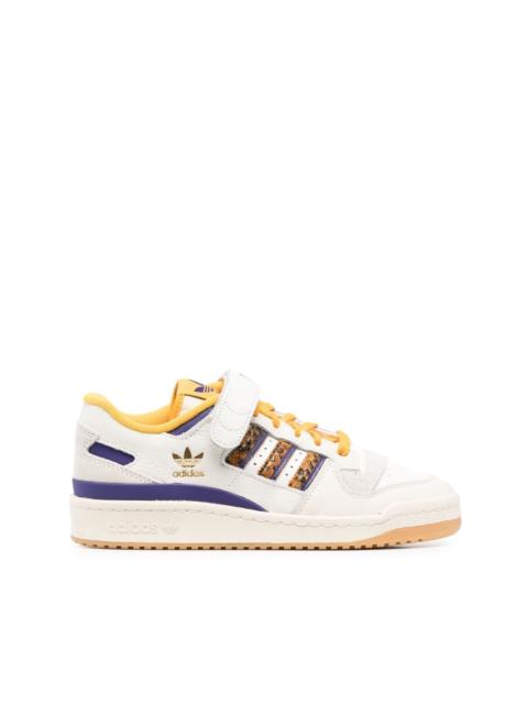 adidas 포럼 84 낮은 탑 스니커