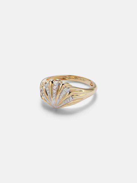 Yvonne Léon Baby Chevalière 9kt ring with diamonds