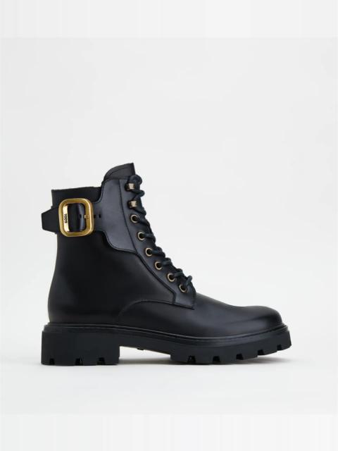 Tod's BOOTS IN LEATHER - BLACK