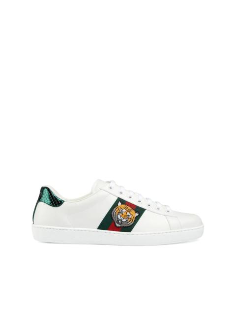 GUCCI 남자 에이스 embroidered sneaker