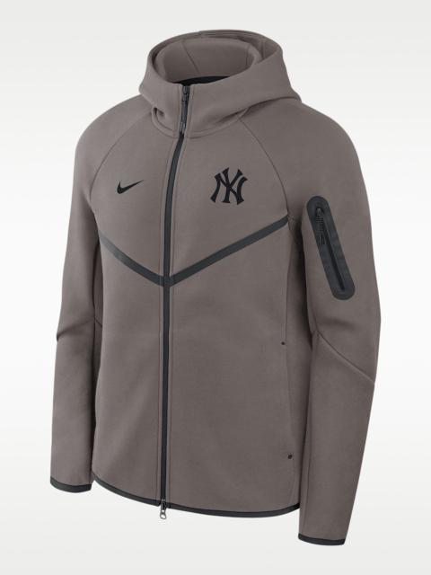 Nike New York Yankees Tech Fleece Men's Nike MLB Full-Zip Hooded Jacket