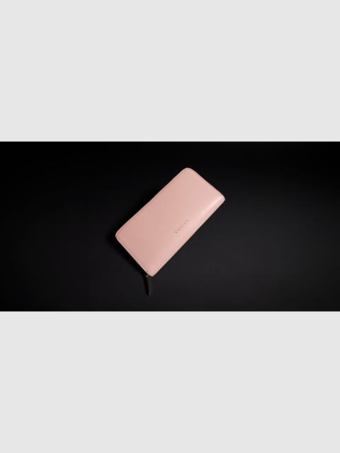GUCCI Zip around wallet with Gucci lettering