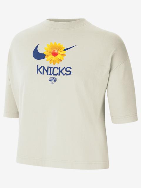 Nike New York Knicks Courtside Women's Nike NBA Boxy T-Shirt